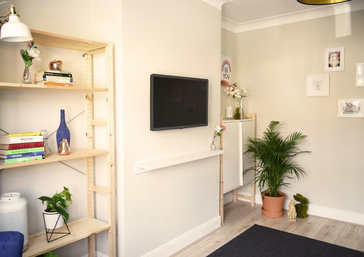 Charming Three Bed Home Near City Centre And Hospital Southampton Exterior photo